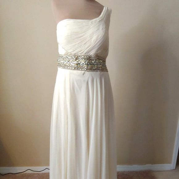 Dave & Johnny Dresses & Skirts - (12) NWT Dave and Johnny One Shoulder Cream Long Gown